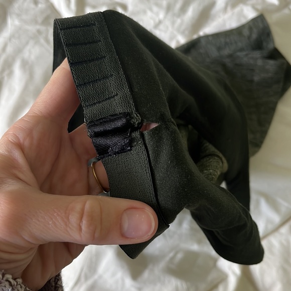 Lululemon old school align top size 6-8 - Picture 3 of 3